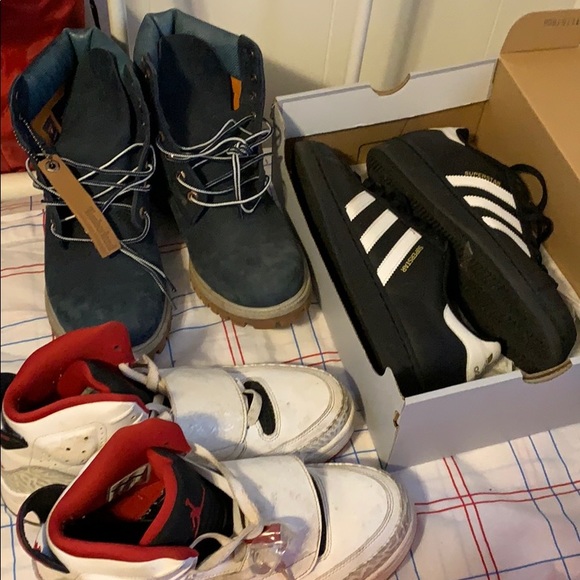 Shoes - Picture 2 of 8